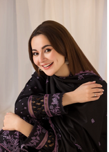 Load image into Gallery viewer, SOBIA NAZIR | WINTER SHAWL 24 | DESIGN 6B